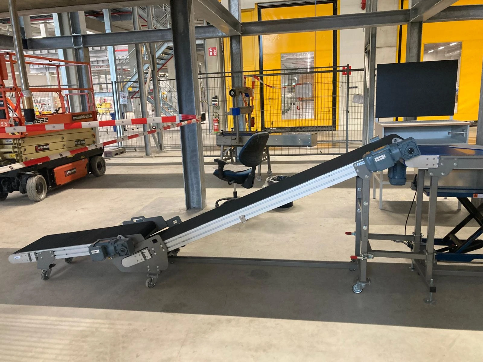 Industriele transportband installatie
